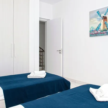 Marlen Villa Ajía Nápa